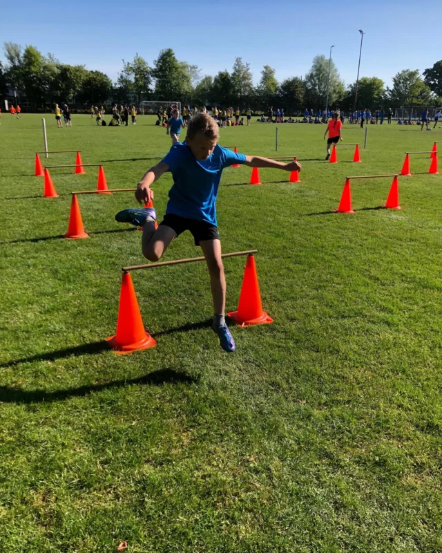 S P O R T D A G - Gisteren genoot groep 7/8 van een geslaagde en sportieve dag! 💪