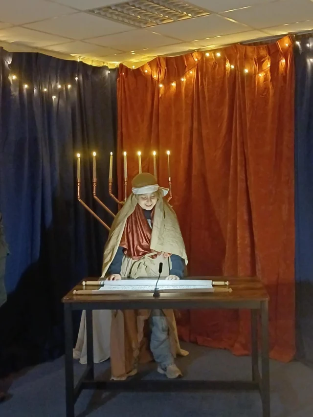 K E R S T W A N D E L I N G- Leerlingen brengen het kerstverhaal tot leven. Samen de geboorte van onze Heer Jezus vieren!