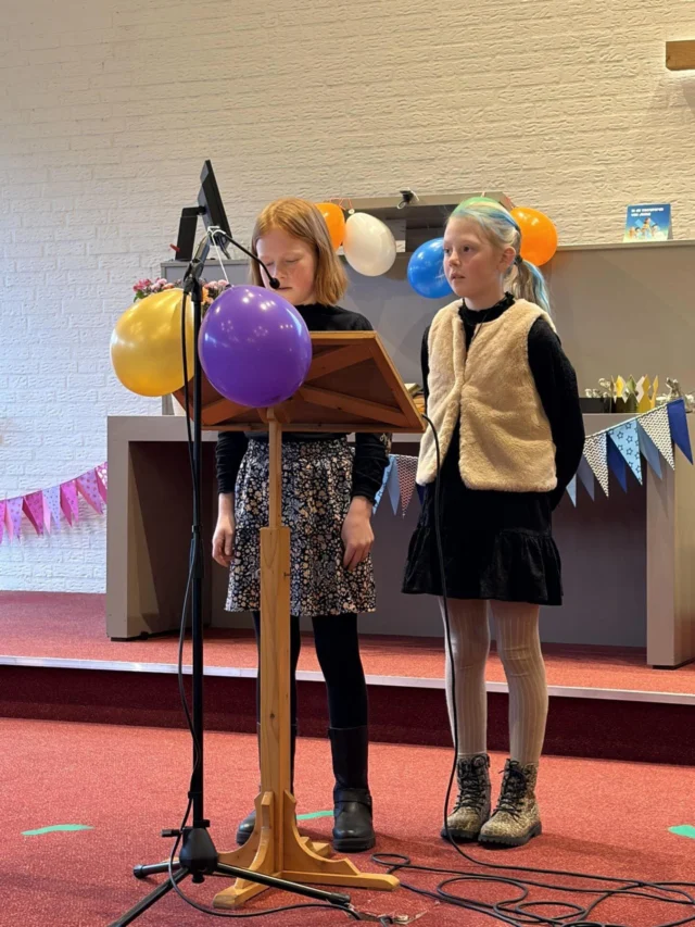 V E R G E V E N- de maand januari vieren we in de Kind- School- Kerk diensten. Samen wandelen in de voetsporen van Jezus!