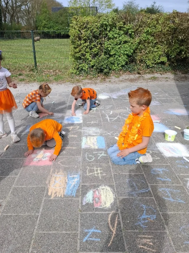 🧡 K O N I N G S S P E L E N ♥️🤍💙 een dag vol plezier, gezelligheid en spellen. Bedankt ouders voor jullie inzet en betrokkenheid! #samen#verbinding